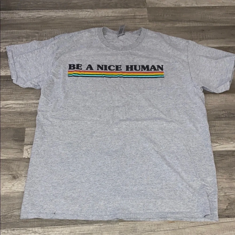 💚 3/$15 Gray Short Sleeve Tee Be a Nice Human - Picture 2 of 3